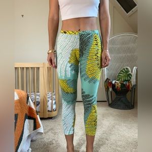 Manuhealii Tropical Print Leggings